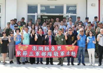 陳光復秋節慰問國軍  致贈慰問金表達感謝與祝福