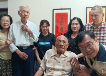 高雄市榮服處歡喜慶賀李金城爺爺百歲華誕