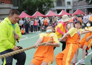教育家人物典範  李明宗校長的鬆柔教育學:發掘出孩子興趣,自然水到渠成