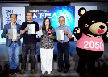 「潛海戰將」曾獲神祕魚群相救 比電影更奇幻! 管碧玲:海洋保育要突破八億天花板
