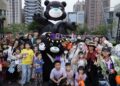 熊讚「壞壞眼神」首登桃園萬聖城 見面會萌力全開掀熱潮 快來蒐藏萬聖節熊讚徽章