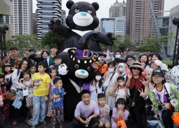 熊讚「壞壞眼神」首登桃園萬聖城 見面會萌力全開掀熱潮 快來蒐藏萬聖節熊讚徽章