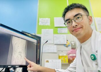 小學生腹痛送急診竟是嚴重便祕 醫師籲別邊上廁所邊滑手機