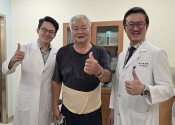 七旬翁驚罹兩癌!兩科醫師接力「雙微創」手術助重生