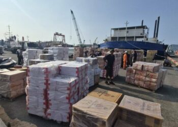 保三總隊聯手海巡緝私 成功攔截外籍貨輪走私凍肉與菸品