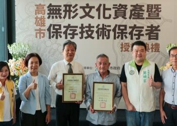 高雄市新認定二位文化資產保存者  「刺繡」林全誠、「布袋戲偶盔帽製作技術」蘇志榮