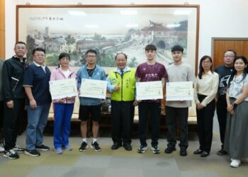 全國運澎湖羽球勇奪佳績 陳光復頒發超過55萬獎勵金表揚選手