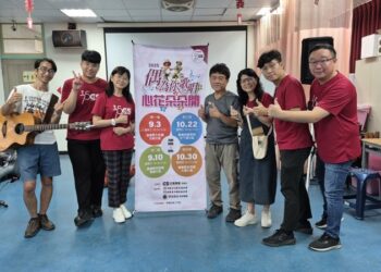 用手作與音樂療癒銀髮心靈 正聲嘉義電台「偶為你歌唱 心花朵朵開」公益活動