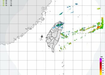 鋒面通過、東北季風再增強!北台轉涼迎風面有雨