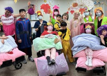 創世苗栗分院「要愛不要糖」  萬聖節用樂聲與笑容溫暖植物人