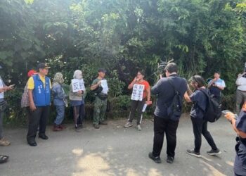 屏東枋寮農民怒控寶晶光電違法開挖饋線 侵害私人產權與社區安全