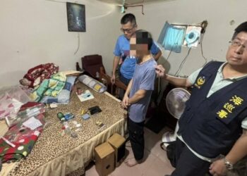 毒販匆匆忙忙逃竄 海巡從從容容緝捕