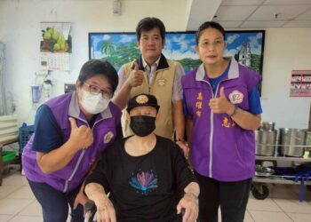 高雄榮服處助97歲榮民入住岡山榮家 真情陪伴溫暖人心