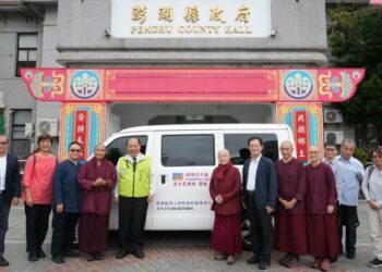 波卡度母林佛學會捐贈身障交通服務車 助澎湖提升無障礙服務量能