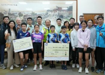 澎湖桌球小將全國運奪佳績 陳光復頒獎肯定選手為鄉爭光