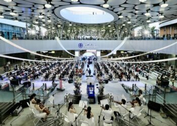 高雄火車站浪漫轉身成結婚殿堂 高雄市市民集團婚禮115對新人幸福啟程