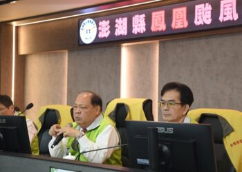 澎湖縣「鳳凰」颱風災害應變中心成立 陳光復:明停班課、各編組全力戒備
