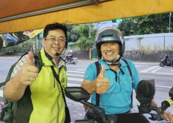 左楠區市議員參選人薛兆基徒步探左營三里 倡老社區更新再生藍圖