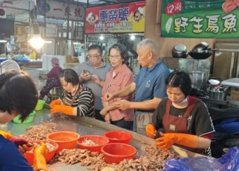 葉竹林與蔡壁如走訪北辰市場一同力挺攤商、傾聽民意 基層關懷展現黑馬實力