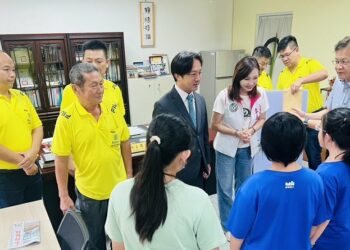 林園扶輪社認養37位「扶輪之子」  以獎助學金支持教育  孩子親寫卡片暖心致謝