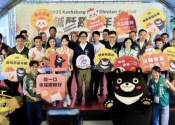 2025高雄鹹酥雞嘉年華熱力開炸 首日吸引破5萬人潮 65家名店端出最強炸物 競逐最佳人氣王