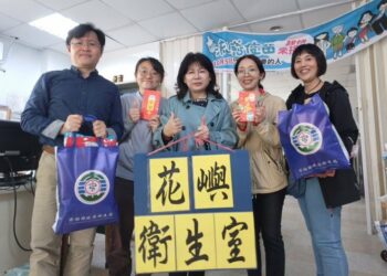 花嶼封島醫療不中斷 衛生局長陳淑娟率隊 破浪溫巡醫