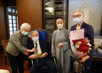 慈大創校校長李明亮教授獲「罕見疾病貢獻獎」