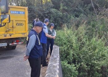 月世界山坡遭棄置大量垃圾 環保局立即動員清除並全面追查不法來源