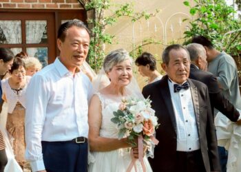 嘉義東石蔦松社區辦圓夢婚紗日,長輩重溫人生重要時刻