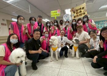 大仁科大萌犬陪伴服務前進高榮台南  動物輔助活動助長者展笑顏