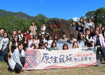 高雄大學推動原教扎根 師生夜宿老七佳