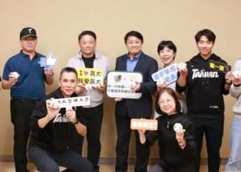 中職傳奇 千勝教頭洪一中進校園 台鋼雄鷹講座激勵高大青年勇敢追夢