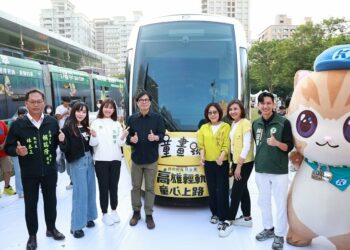 台灣首創兒少彩繪輕軌列車啟動 陳其邁:持續推動高雄成為兒少友善城市