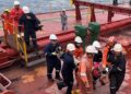 海巡空勤即時出動 成功救援受傷菲籍船員