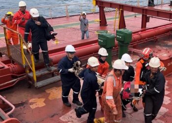 海巡空勤即時出動 成功救援受傷菲籍船員