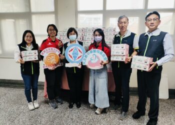 捐贈麵包餐盒響應「暖暖老人食堂」服務 台電嘉義區處送愛到家