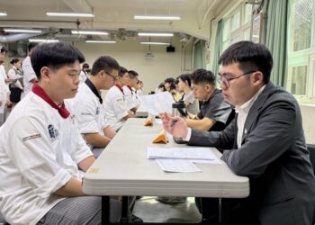 業界學長姐來助陣！開平餐飲職前課程提升學生「聯合面試」競爭力