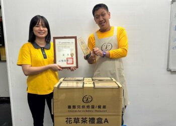 特製箱蓋助憨兒獨立完成封箱  喜憨兒基金會獲輔具設計金獎