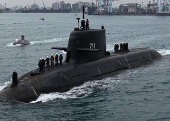 台船完成海鯤艦第四次浮航測試　後續驗證將陸續展開