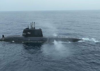 「海鯤軍艦」完成浮航測試