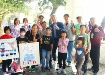 用畫筆穿梭城市的過去與未來 2025年寫生日「穿越嘉義公園・一起來寫生」