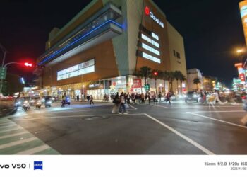 屏東市燈亮了 環球、中山公園到太平洋百貨 人潮湧現