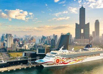 高雄港年度第8艘首航郵輪壓軸登場！挪威郵輪太陽號體驗港都文化風情