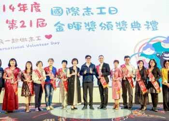 出席第21屆金暉獎表揚志工 陳其邁感謝高雄英雄守護城市