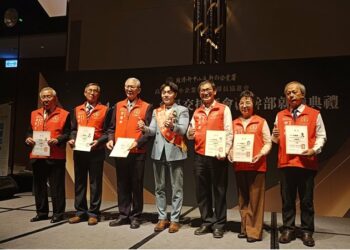 經濟部中小及新創企業署 高雄市中小企業榮譽指導員協進會 114-115 年會長交接暨幹部就職典禮 盛大登場全台最年輕會長陳暉接棒,以「創新、鏈結、共好」引領新風貌