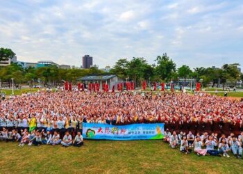 靈鷲山大悲行腳高雄登場 逾2千人行願祈福、普仁獎同步表揚72優秀學子