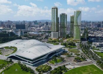 高雄新地標的誕生:從軌道建設到國際藝文聚落的城市進化