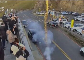 民眾合歡山武嶺燃放煙火 太管處依法裁罰!