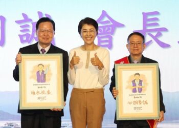 薪火相傳!南投中小企業榮指員協進會會長交接 卸任會長周水來交棒黃炯誠 開啟跨域治理新局