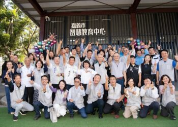 邁向智慧教育新里程 嘉義市長黃敏惠揭牌智慧教育中心